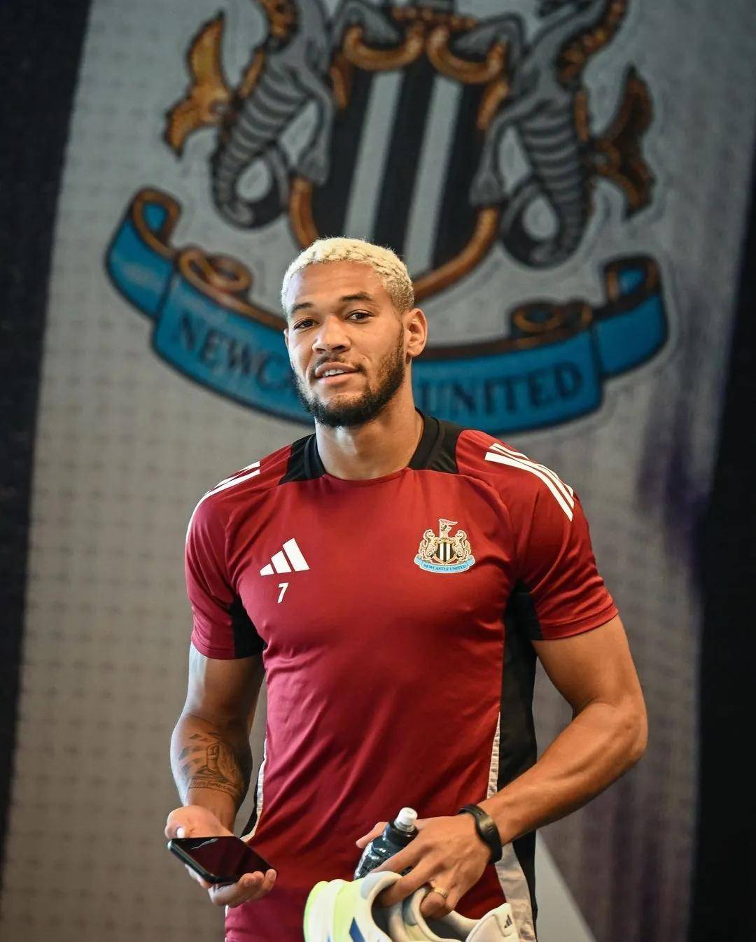 详细阅读:YY体育-里程碑夜!本菲卡主帅复盘,英超窗口期刷纪录,引发热议,更衣室氛围转暖(本菲卡主力阵容名单) YY体育-里程碑夜!本菲卡主帅复盘,英超窗口期刷纪录,引发热议,更衣室氛围转暖(本菲卡主力阵容名单)