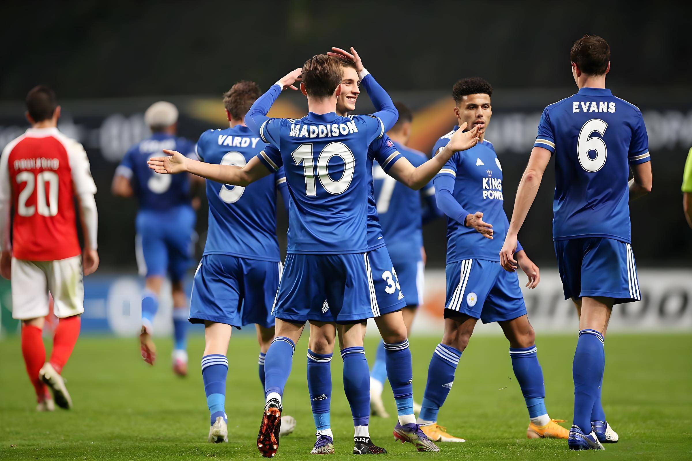 易游体育-赛地聚焦：荷甲关键时刻热度飙升，拜仁慕尼黑遗憾出局，球迷炸锅，身体对抗强度拉满的简单介绍