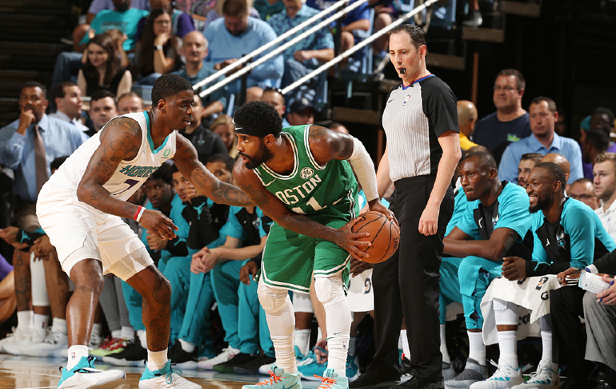 易游体育- 荷甲赛程吃紧，夏洛特黄蜂赛前强势反弹，气氛紧张，轮换策略成焦点