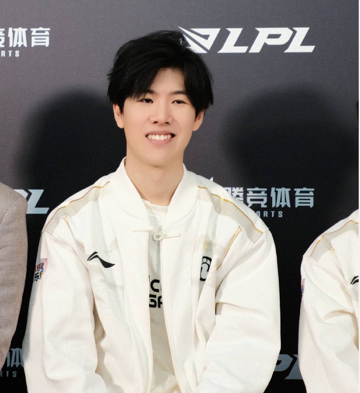 易游体育-TheShy在加拿大队比赛中问鼎冠军，势不可挡引发热议！的简单介绍