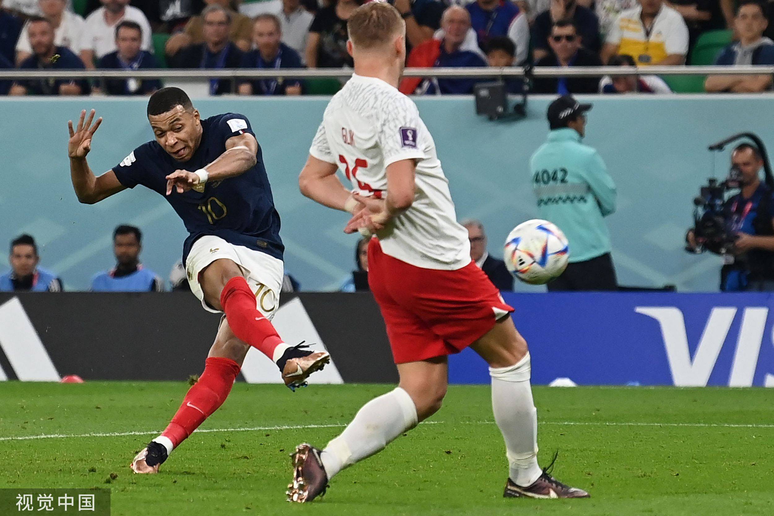 易游体育-德罗巴在法国队比赛中出色防守，战术调整引发热议！的简单介绍