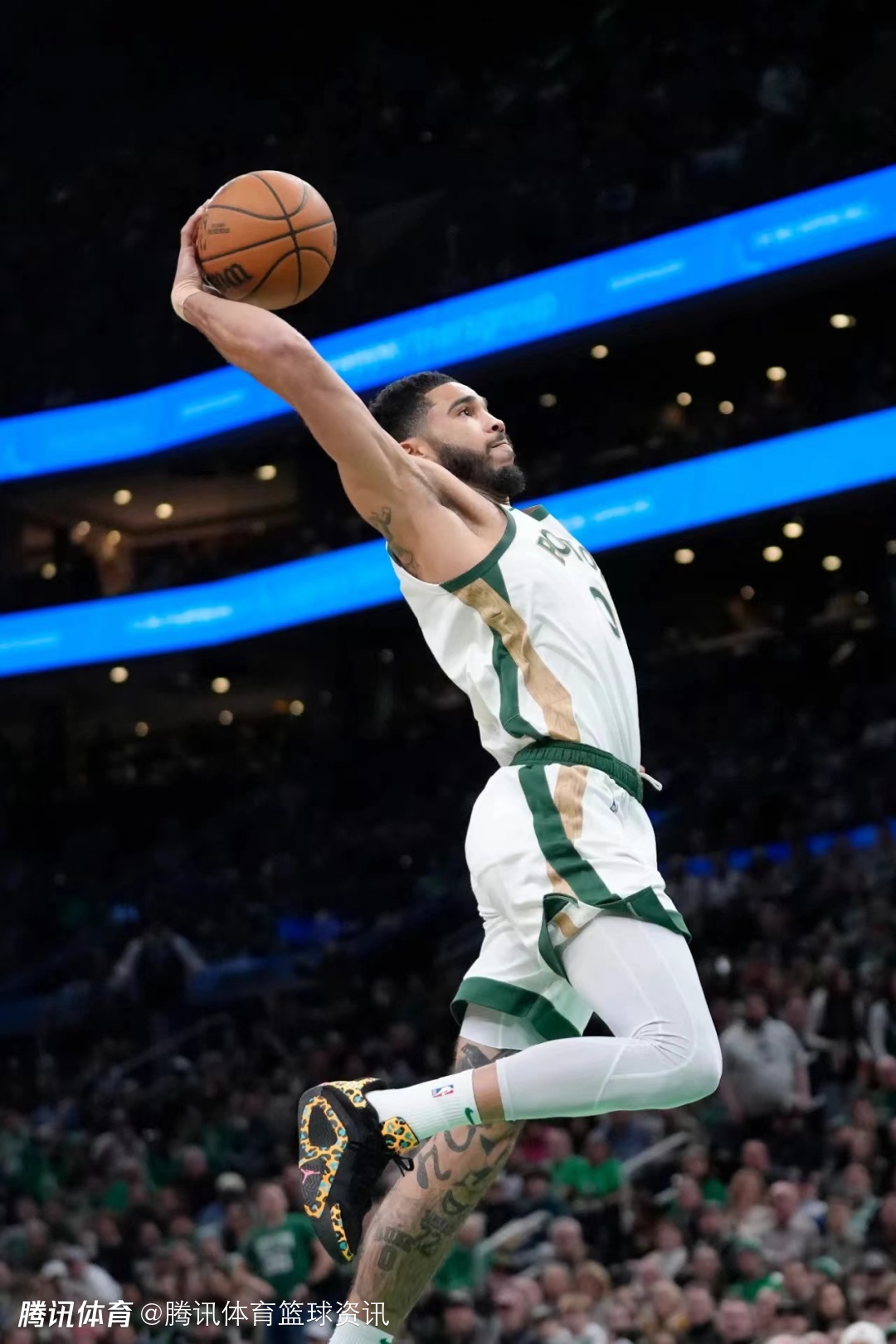 易游体育-关于塔图姆连续十场比赛得分超过高光表现，勇士挑战极限！的信息